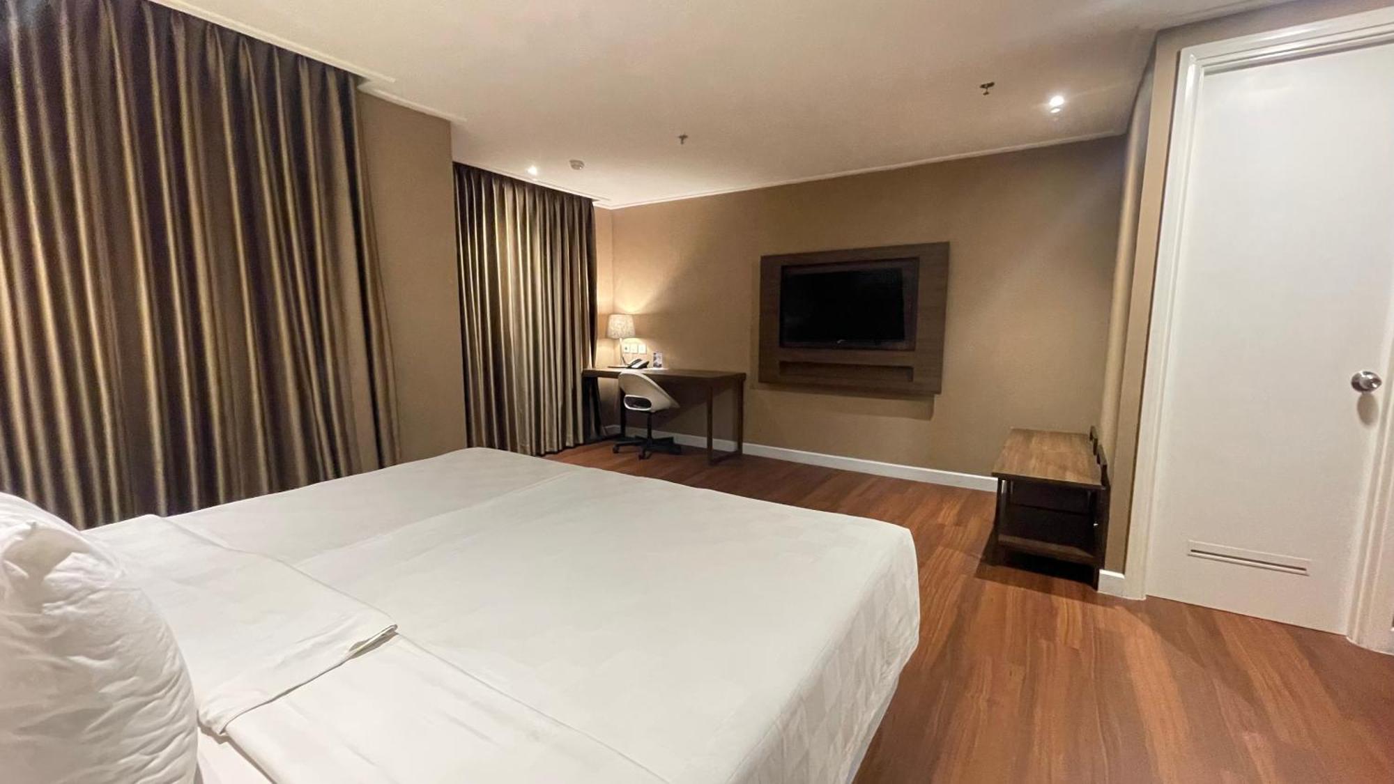 Swiss-Belcourt Serpong Exterior foto